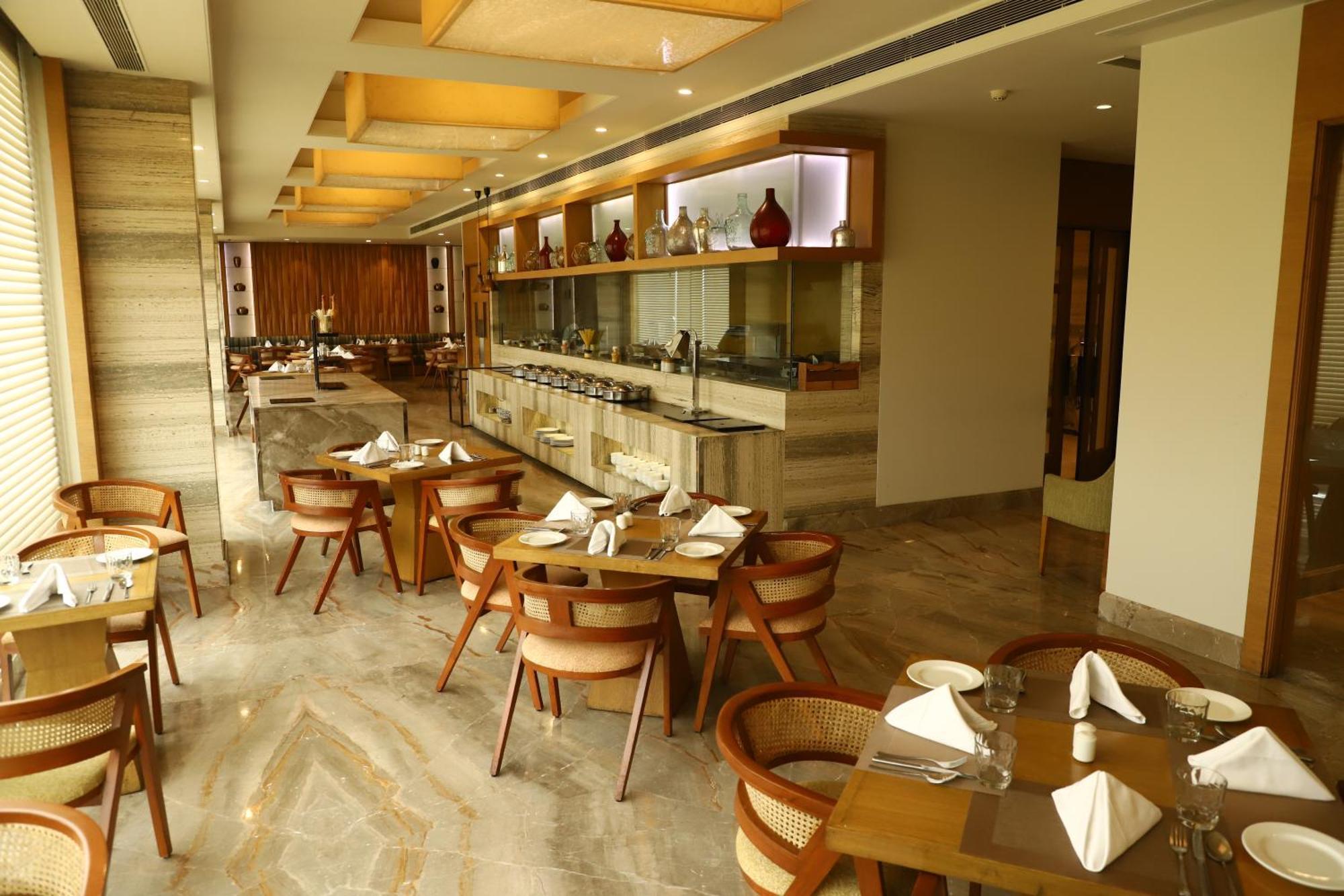 Efcee Sarovar Premiere Bhavnagar Εξωτερικό φωτογραφία
