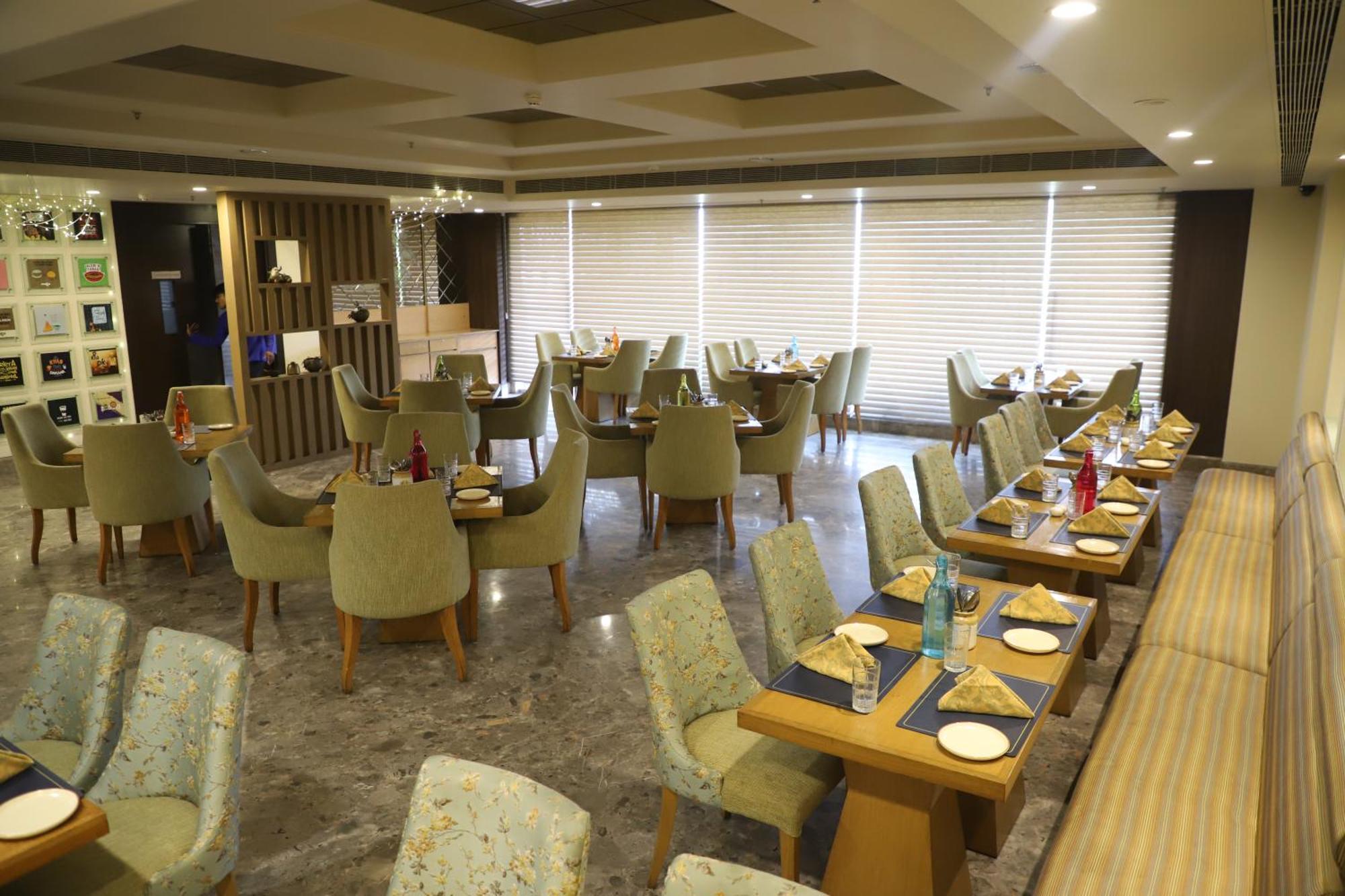 Efcee Sarovar Premiere Bhavnagar Εξωτερικό φωτογραφία
