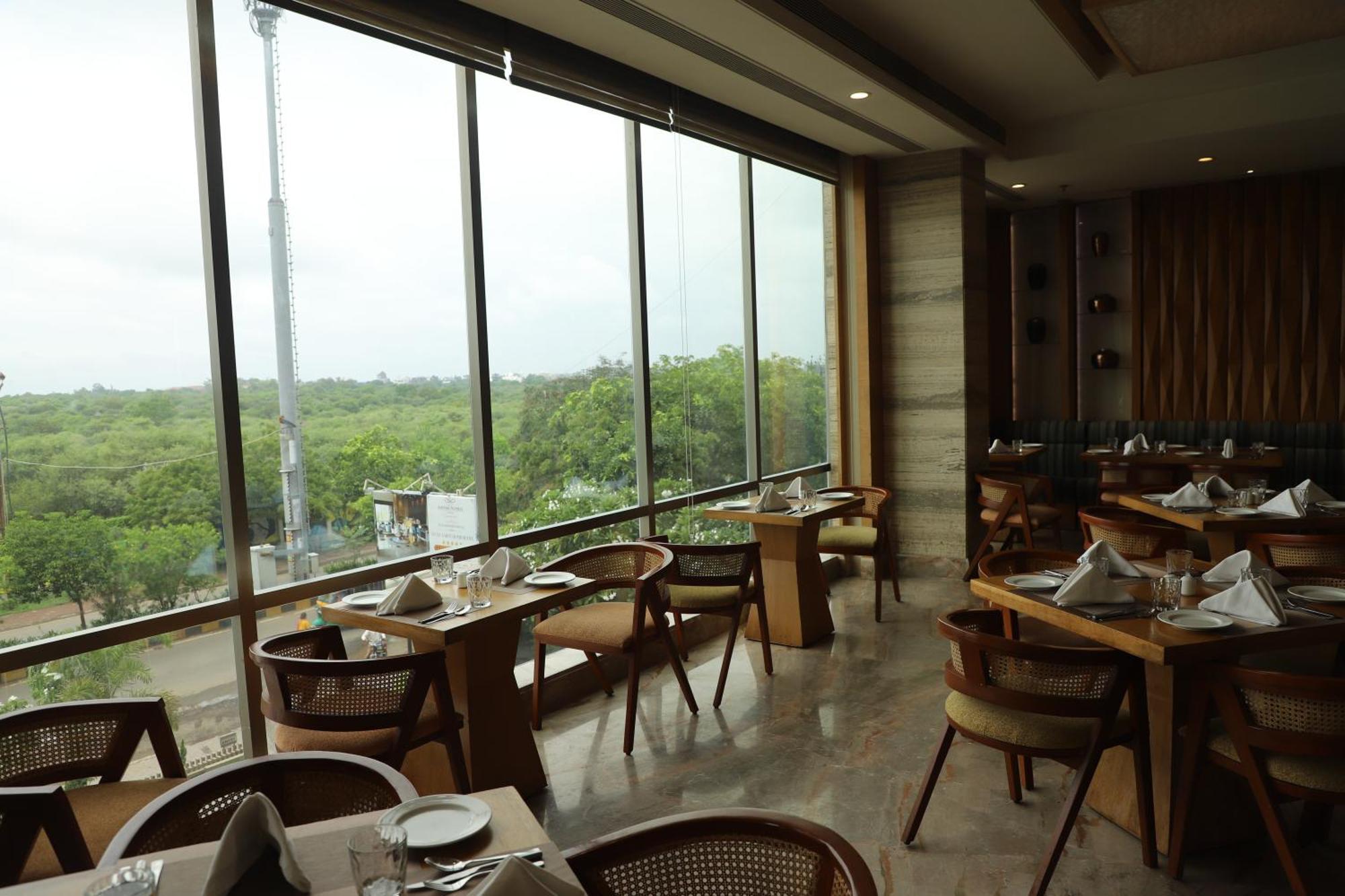 Efcee Sarovar Premiere Bhavnagar Εξωτερικό φωτογραφία