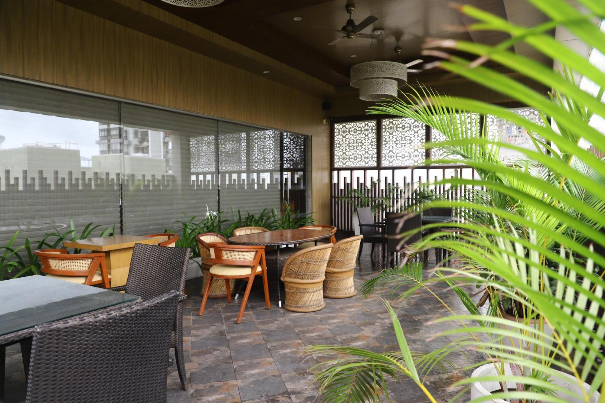 Efcee Sarovar Premiere Bhavnagar Εξωτερικό φωτογραφία