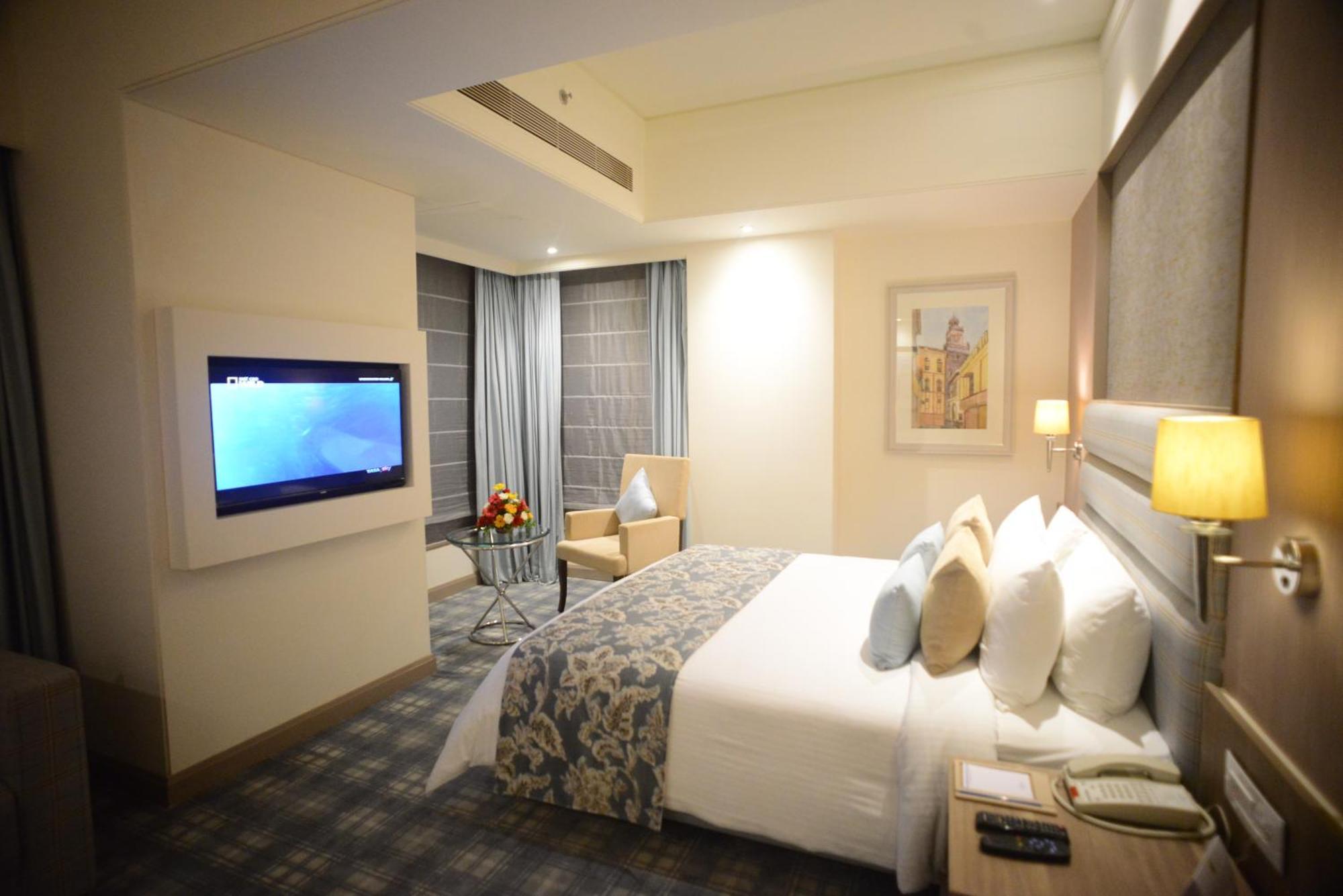 Efcee Sarovar Premiere Bhavnagar Εξωτερικό φωτογραφία