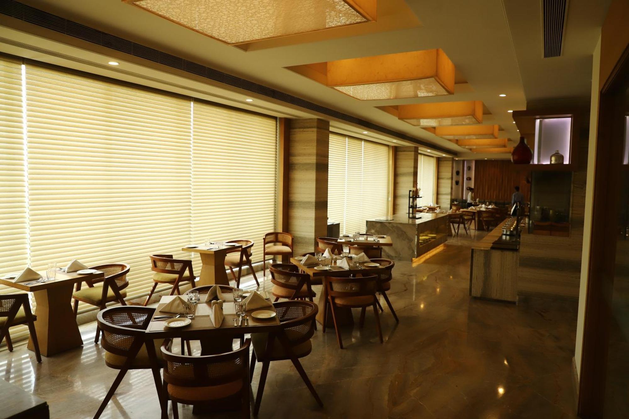 Efcee Sarovar Premiere Bhavnagar Εξωτερικό φωτογραφία
