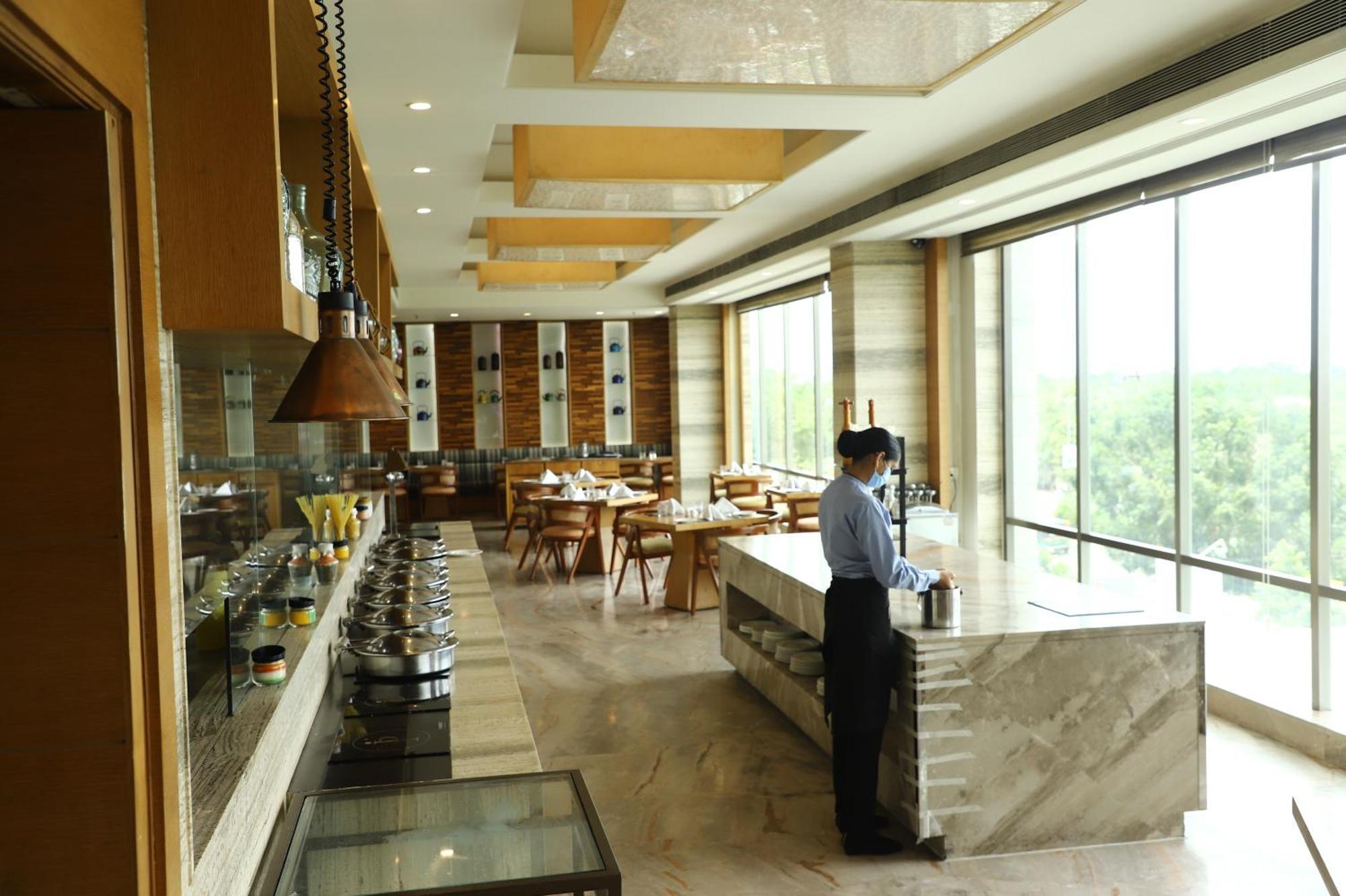 Efcee Sarovar Premiere Bhavnagar Εξωτερικό φωτογραφία