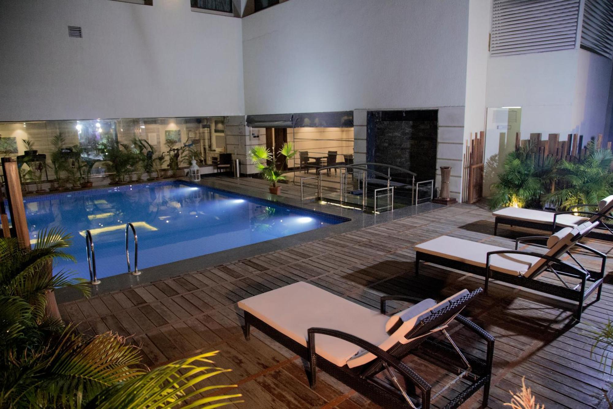 Efcee Sarovar Premiere Bhavnagar Εξωτερικό φωτογραφία