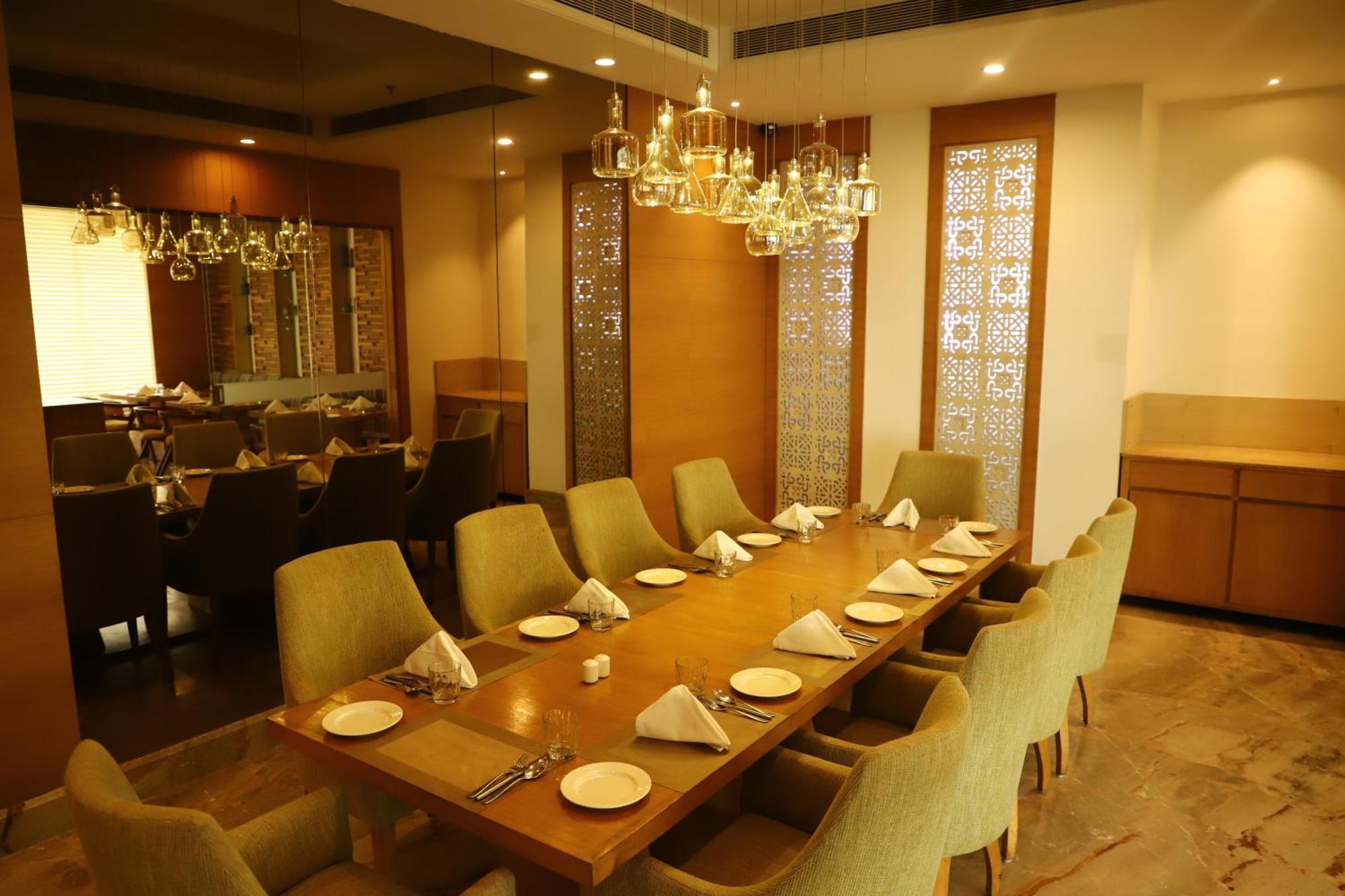 Efcee Sarovar Premiere Bhavnagar Εξωτερικό φωτογραφία