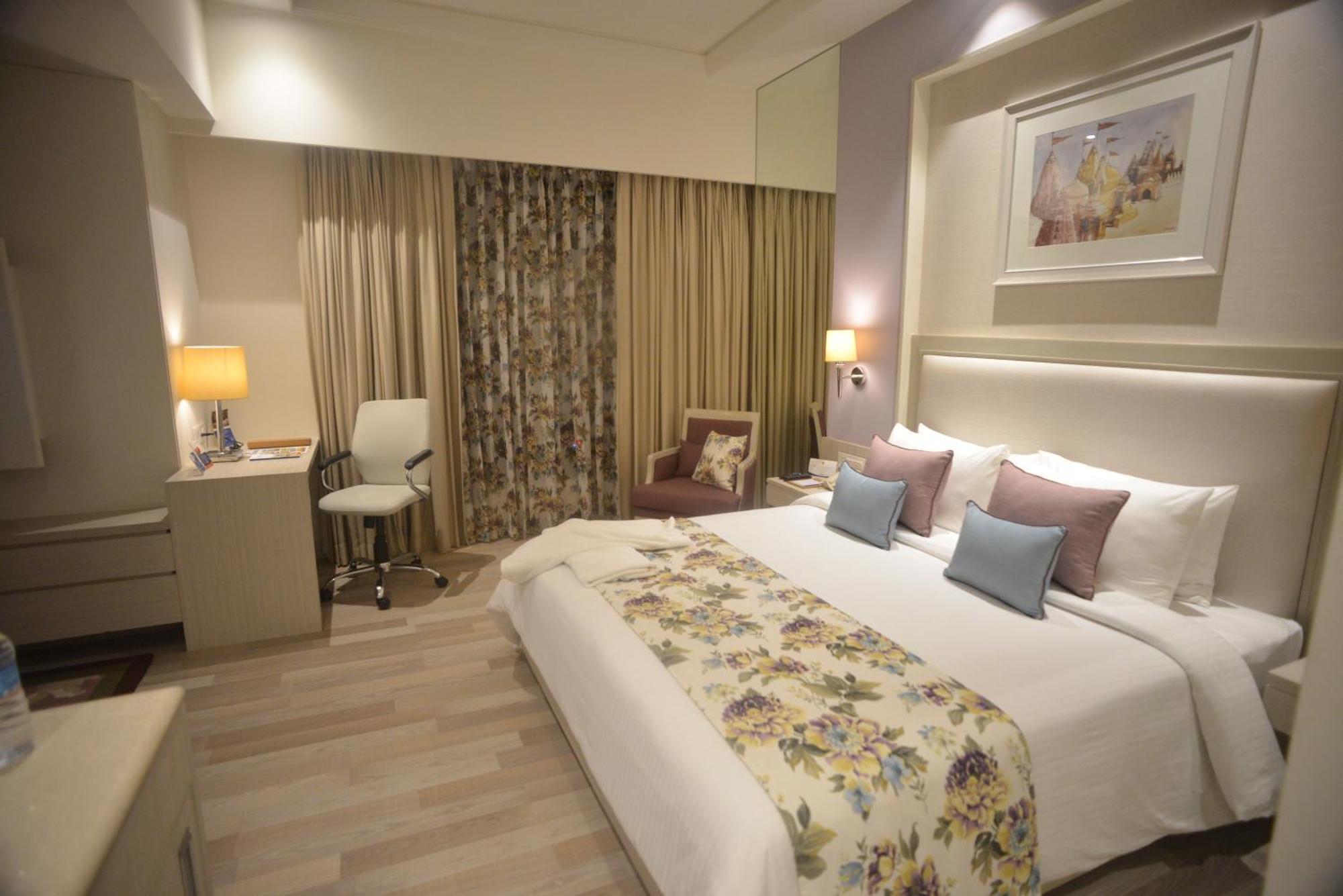 Efcee Sarovar Premiere Bhavnagar Εξωτερικό φωτογραφία