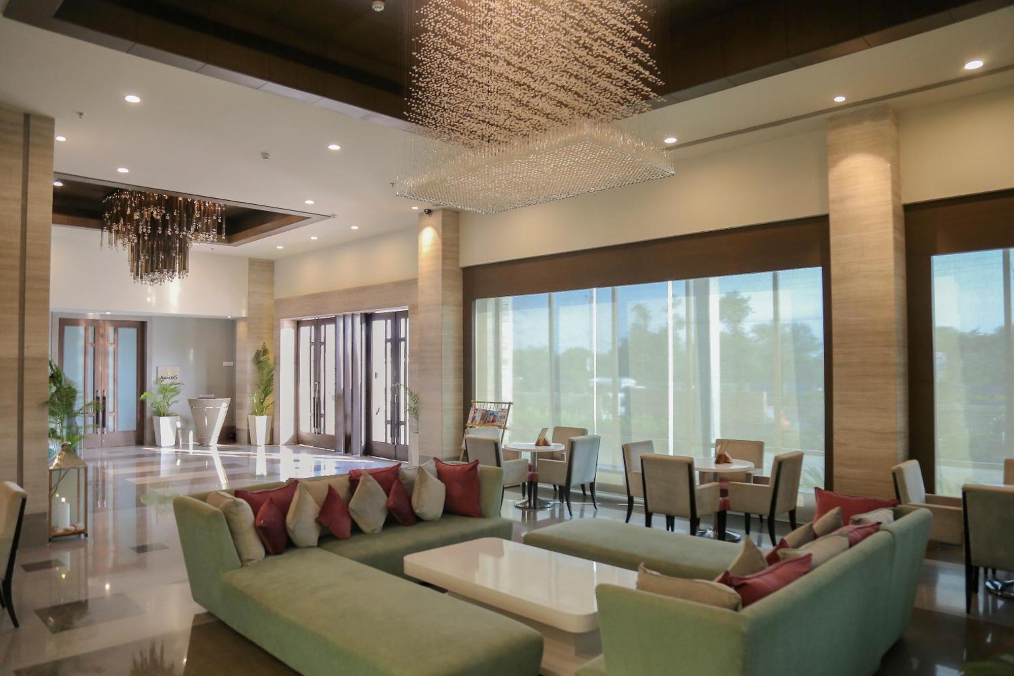 Efcee Sarovar Premiere Bhavnagar Εξωτερικό φωτογραφία