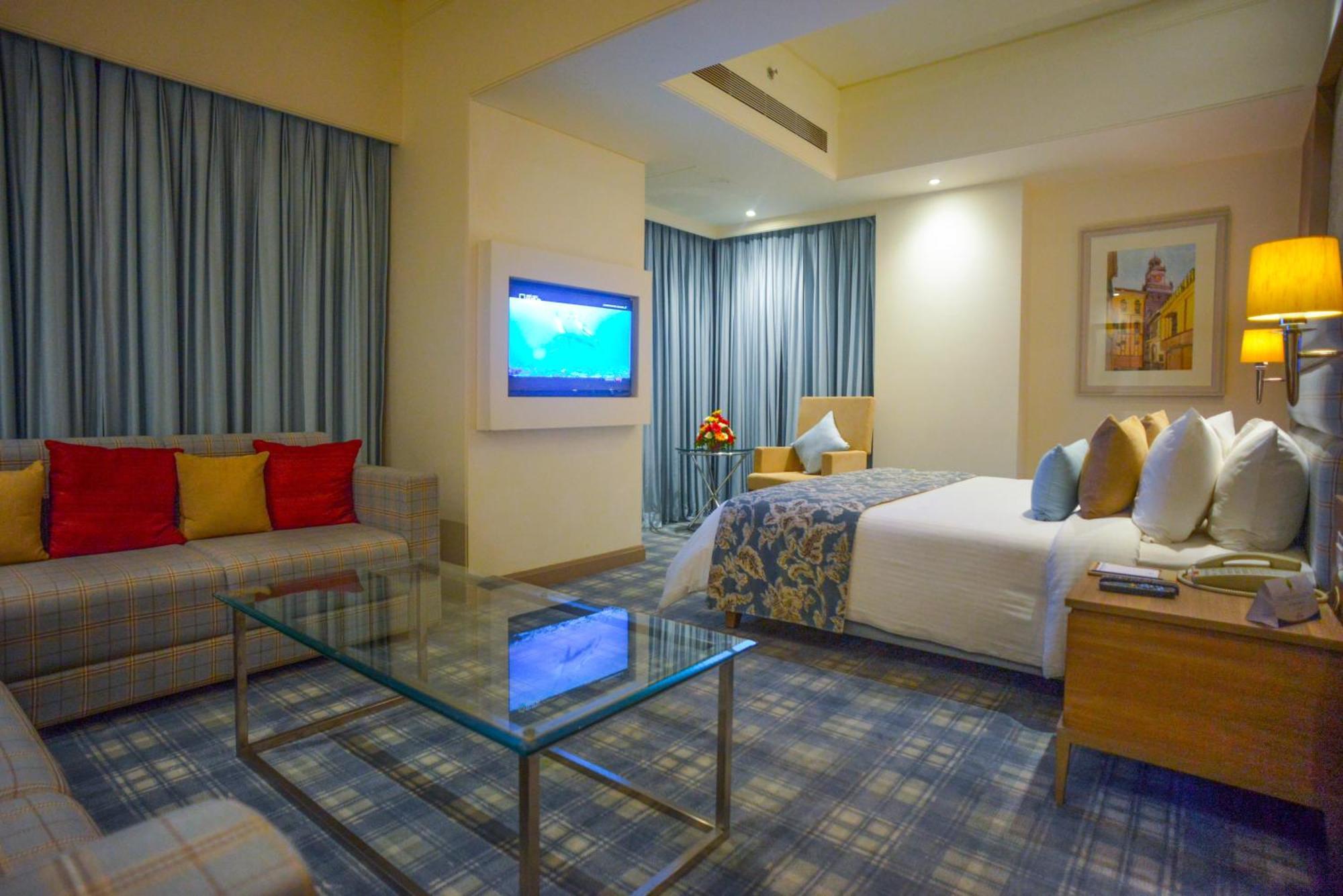 Efcee Sarovar Premiere Bhavnagar Εξωτερικό φωτογραφία