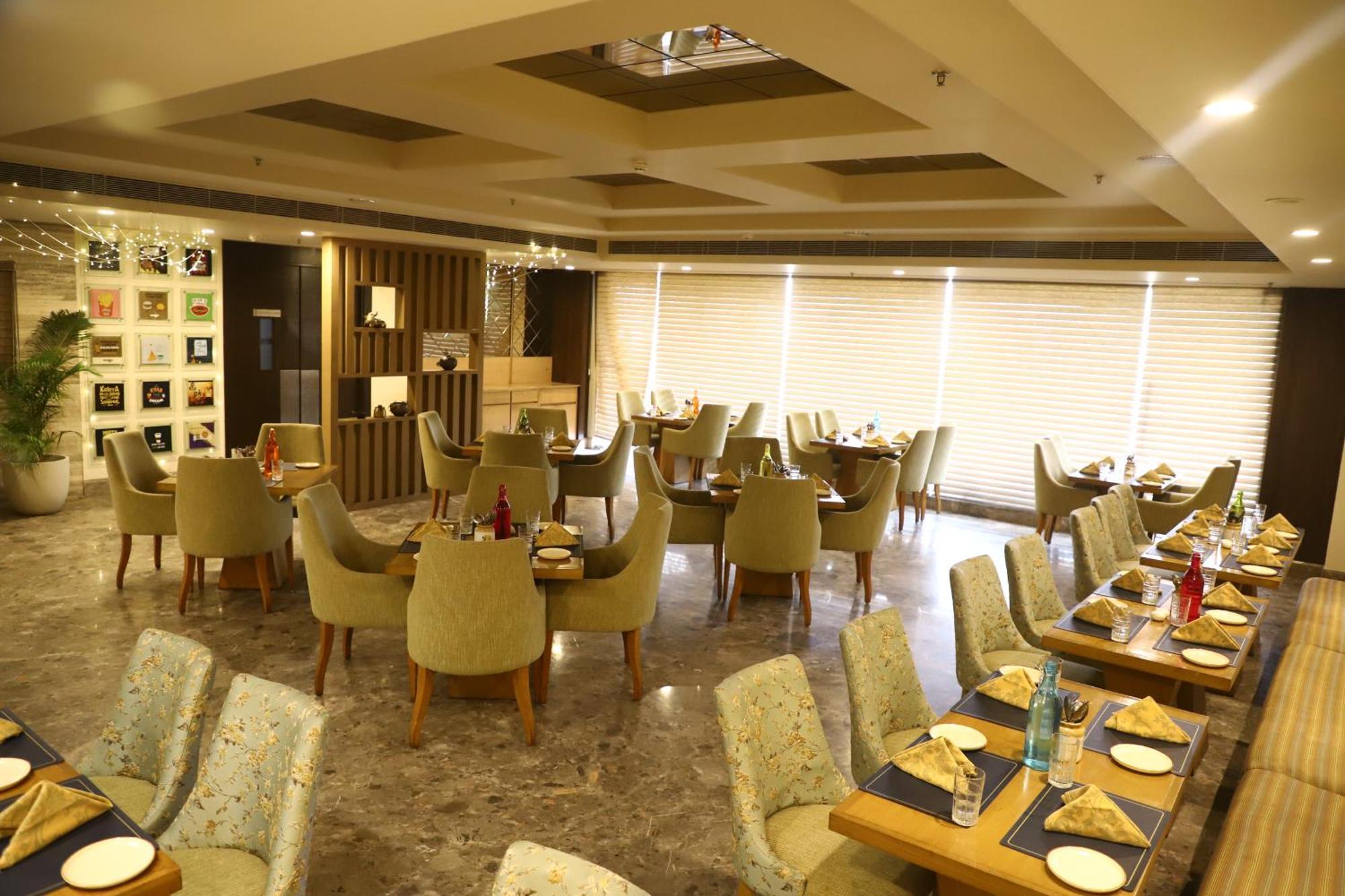 Efcee Sarovar Premiere Bhavnagar Εξωτερικό φωτογραφία